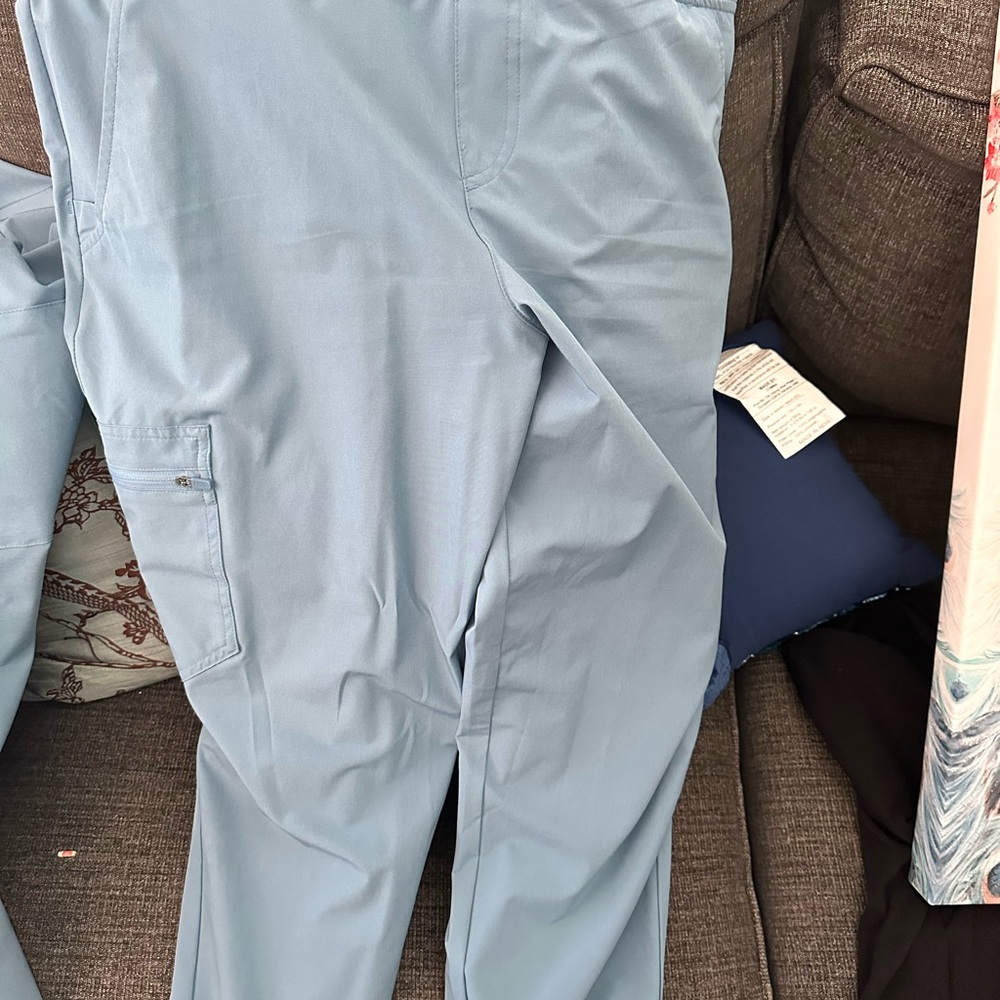 Figs Blue women’s scrub set. - Picture 2 of 3